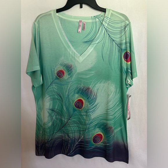 Kiara - Peacock Feather Print V-Neck Top - Picture 2 of 15